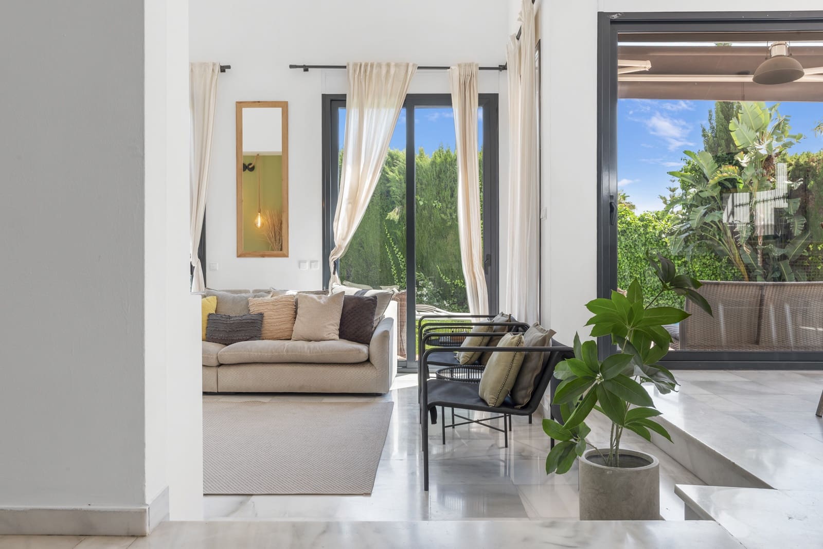 6 chambre Villa/Maison à vendre à Puerto Banus avec piscine garage - 1 400 000 € (Ref: 9851656)