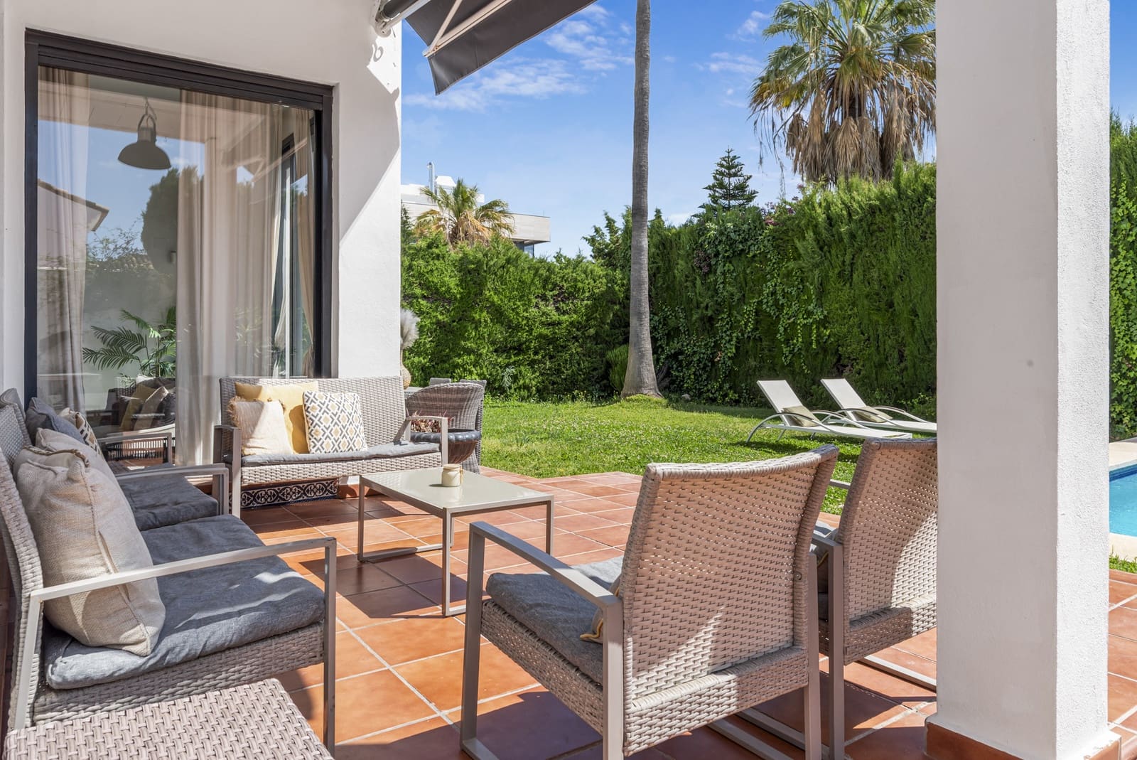 6 chambre Villa/Maison à vendre à Puerto Banus avec piscine garage - 1 400 000 € (Ref: 9851656)