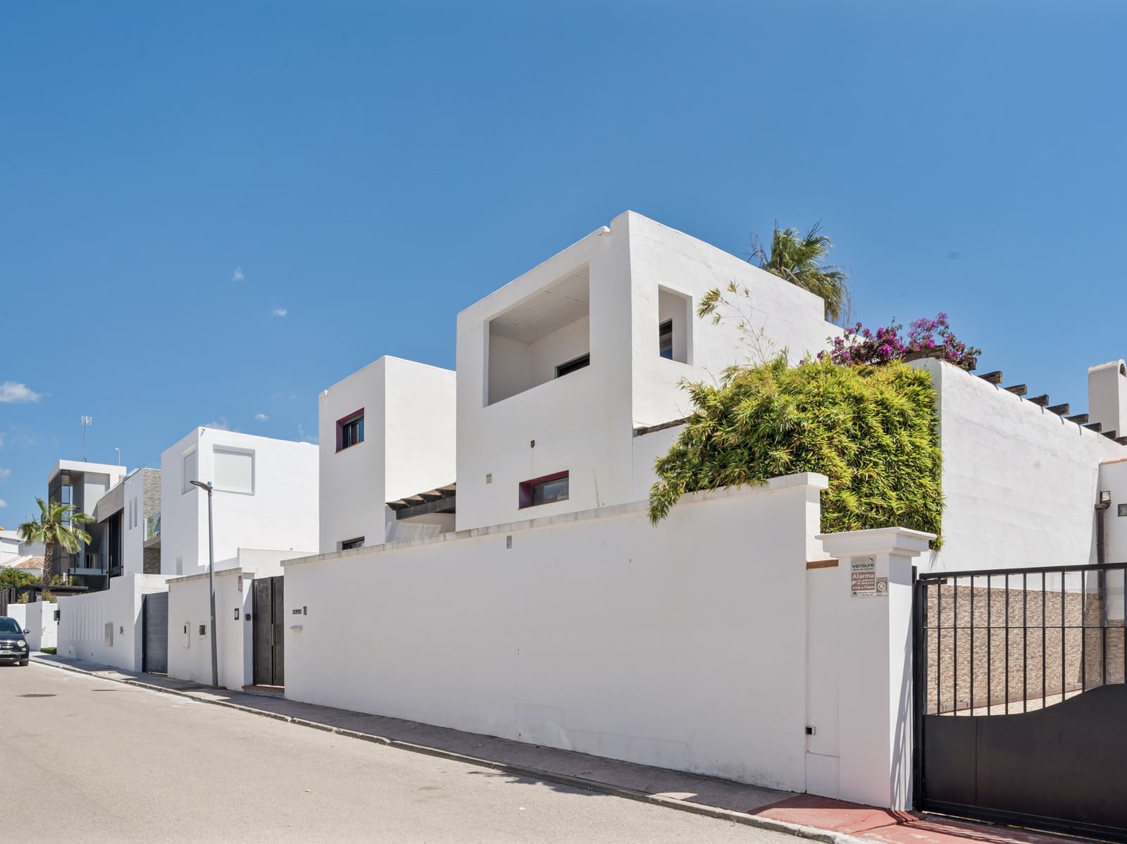 6 chambre Villa/Maison à vendre à Puerto Banus avec piscine garage - 1 400 000 € (Ref: 9851656)