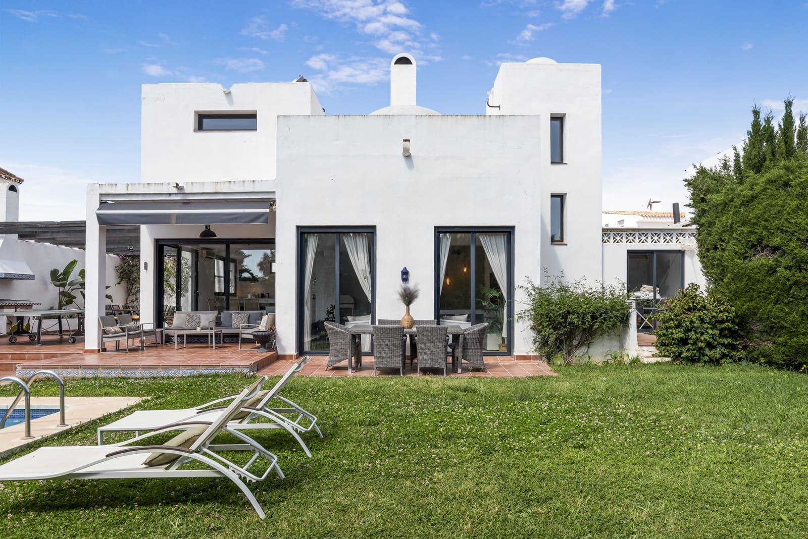 6 chambre Villa/Maison à vendre à Puerto Banus avec piscine garage - 1 400 000 € (Ref: 9851656)