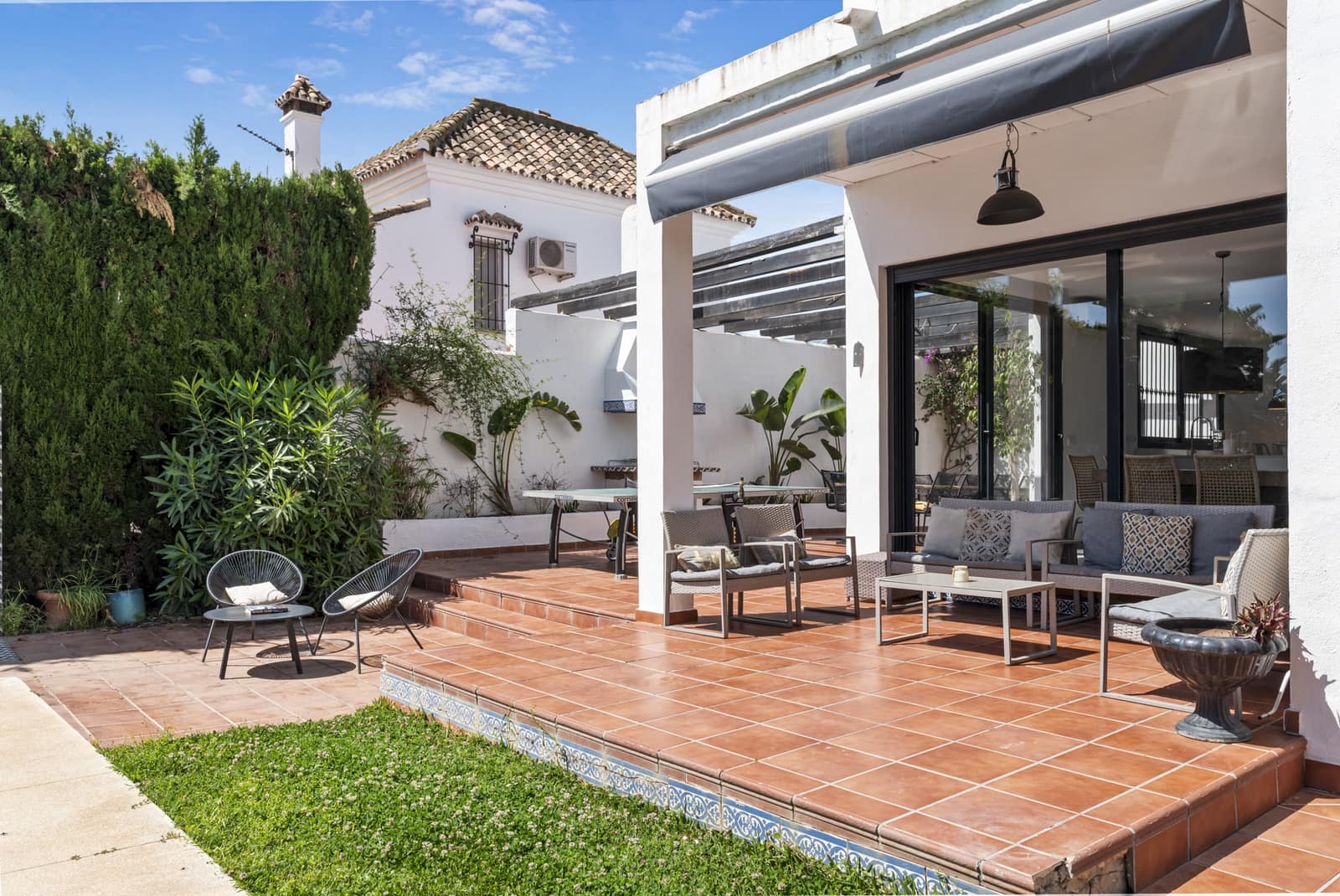 6 chambre Villa/Maison à vendre à Puerto Banus avec piscine garage - 1 400 000 € (Ref: 9851656)