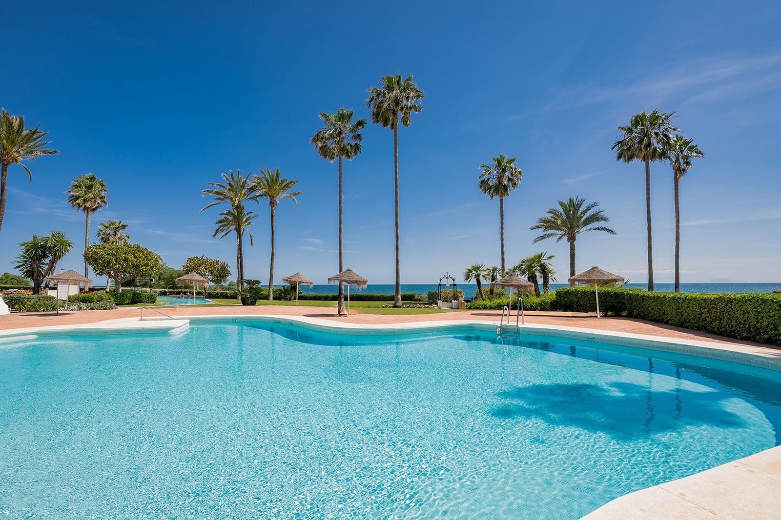 3 quarto Apartamento para venda em Estepona com piscina garagem - 2 995 000 € (Ref: 9855360)