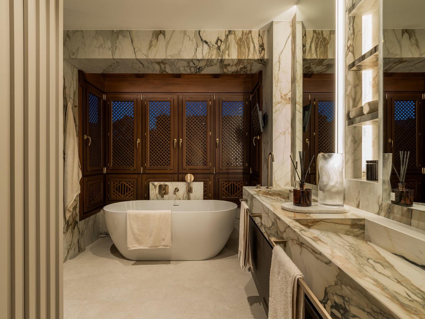 3 bedroom Penthouse for sale in Guadalmansa with pool garage - € 4,995,000 (Ref: 9859932)