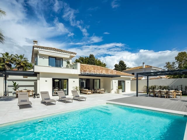 4 soveværelse Villa til salg i San Pedro de Alcantara, Marbella med swimmingpool garage - € 3.295.000 (Ref: 9876038)