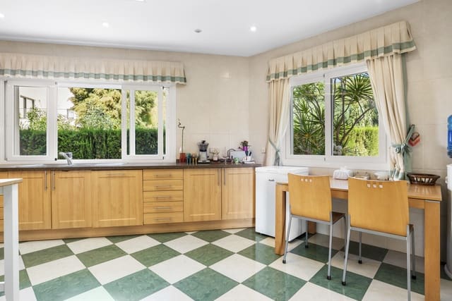 6 slaapkamer Villa te koop in Benahavís met zwembad garage - € 2.690.000 (Ref: 9878457)