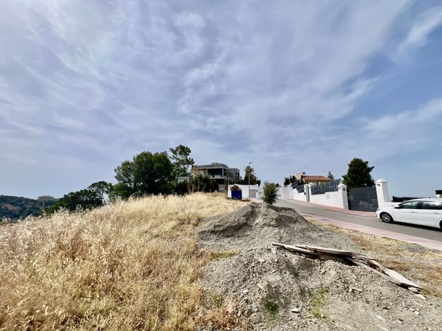 Tomt till salu i Nueva Andalucia, Marbella - 750 000 € (Ref: 9904320)