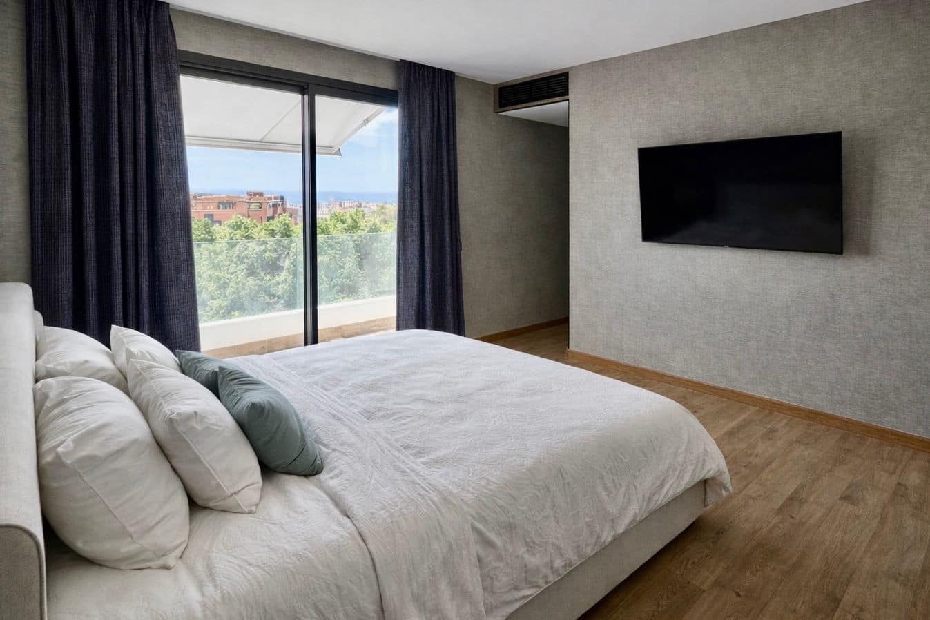 4 bedroom Penthouse for sale in Marbella with pool garage - € 1,250,000 (Ref: 9937899)