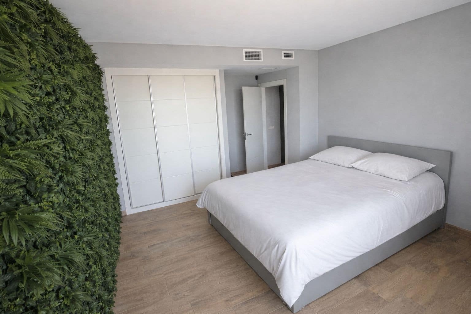 4 bedroom Penthouse for sale in Marbella with pool garage - € 1,250,000 (Ref: 9937899)