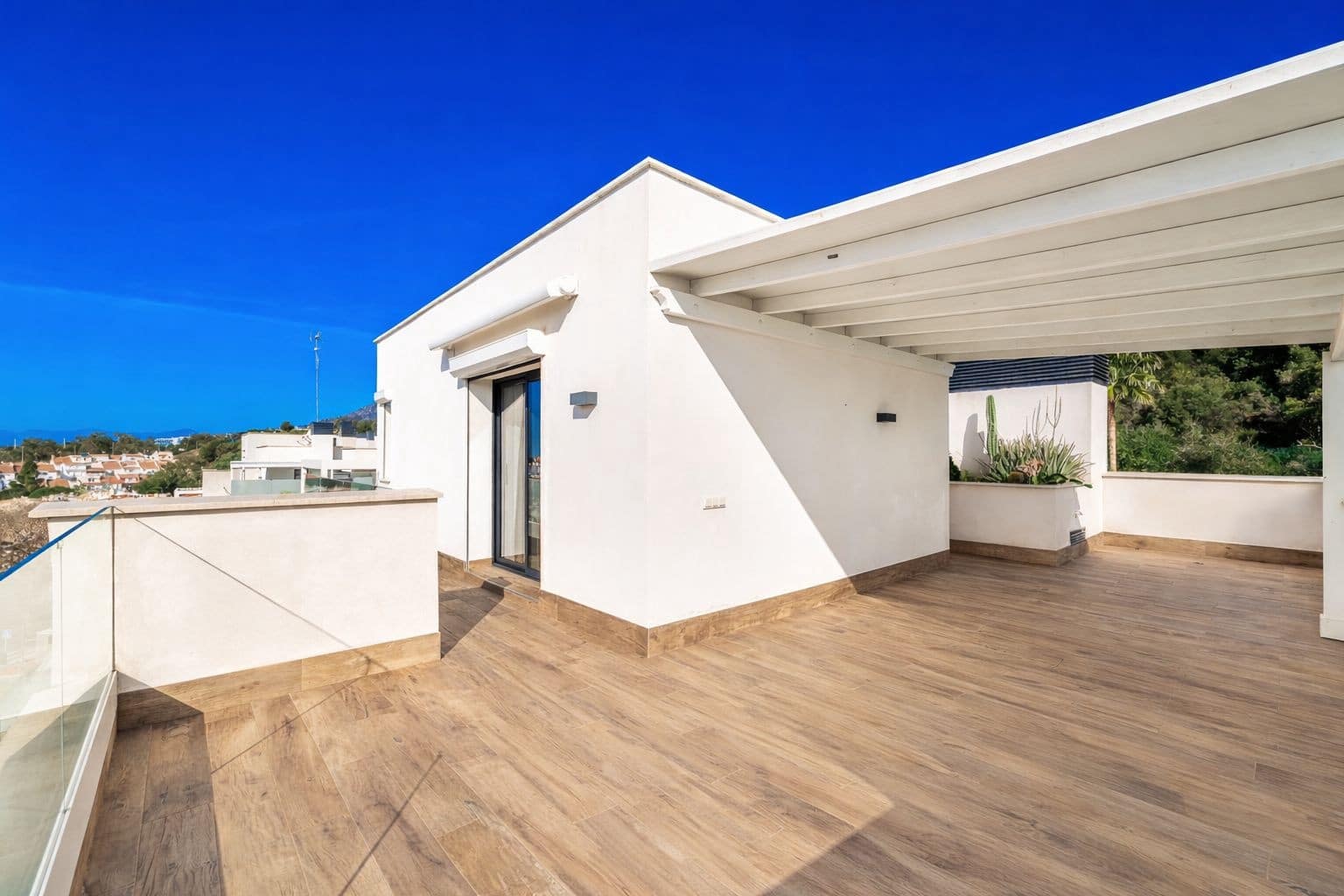4 bedroom Penthouse for sale in Marbella with pool garage - € 1,250,000 (Ref: 9937899)