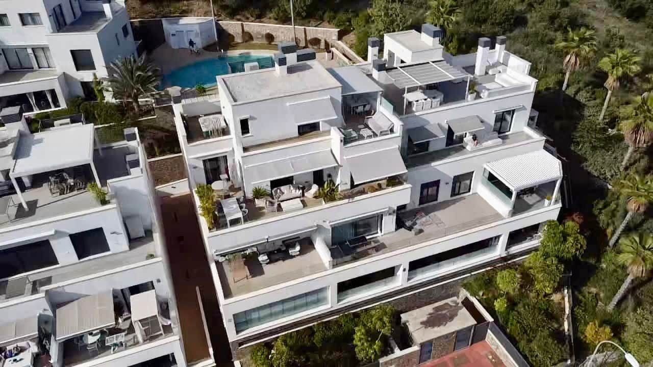 4 bedroom Penthouse for sale in Marbella with pool garage - € 1,250,000 (Ref: 9937899)