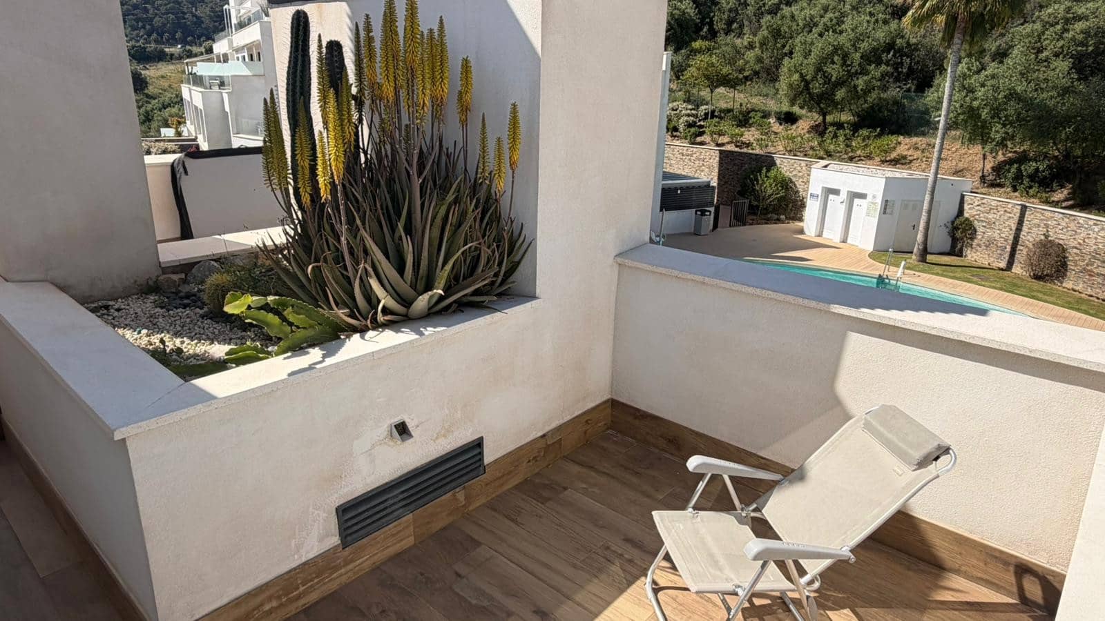 4 bedroom Penthouse for sale in Marbella with pool garage - € 1,250,000 (Ref: 9937899)
