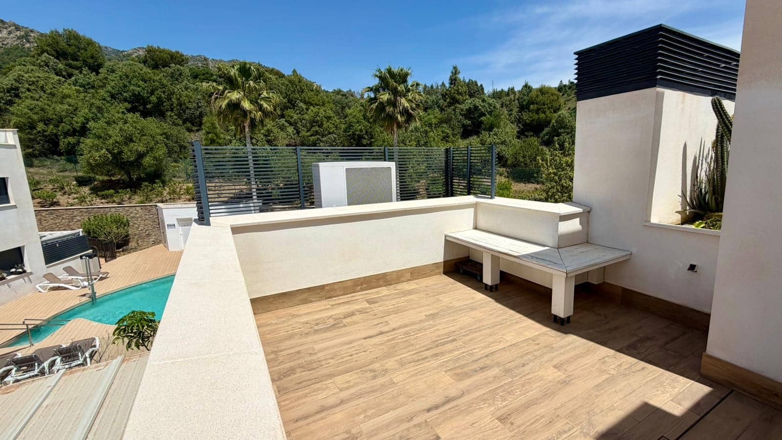 4 bedroom Penthouse for sale in Marbella with pool garage - € 1,250,000 (Ref: 9937899)