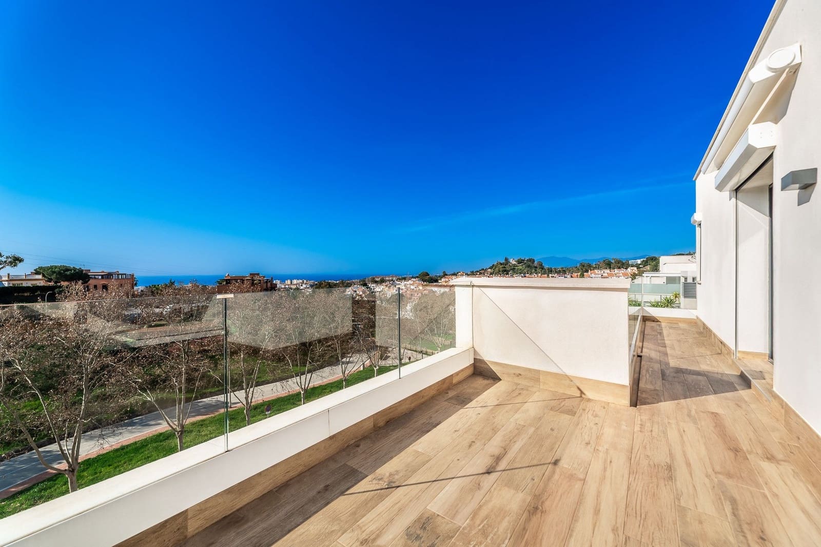 4 bedroom Penthouse for sale in Marbella with pool garage - € 1,250,000 (Ref: 9937899)