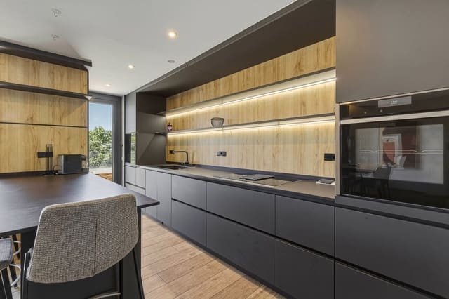 4 slaapkamer Penthouse te koop in Marbella met zwembad garage - € 1.250.000 (Ref: 9937899)