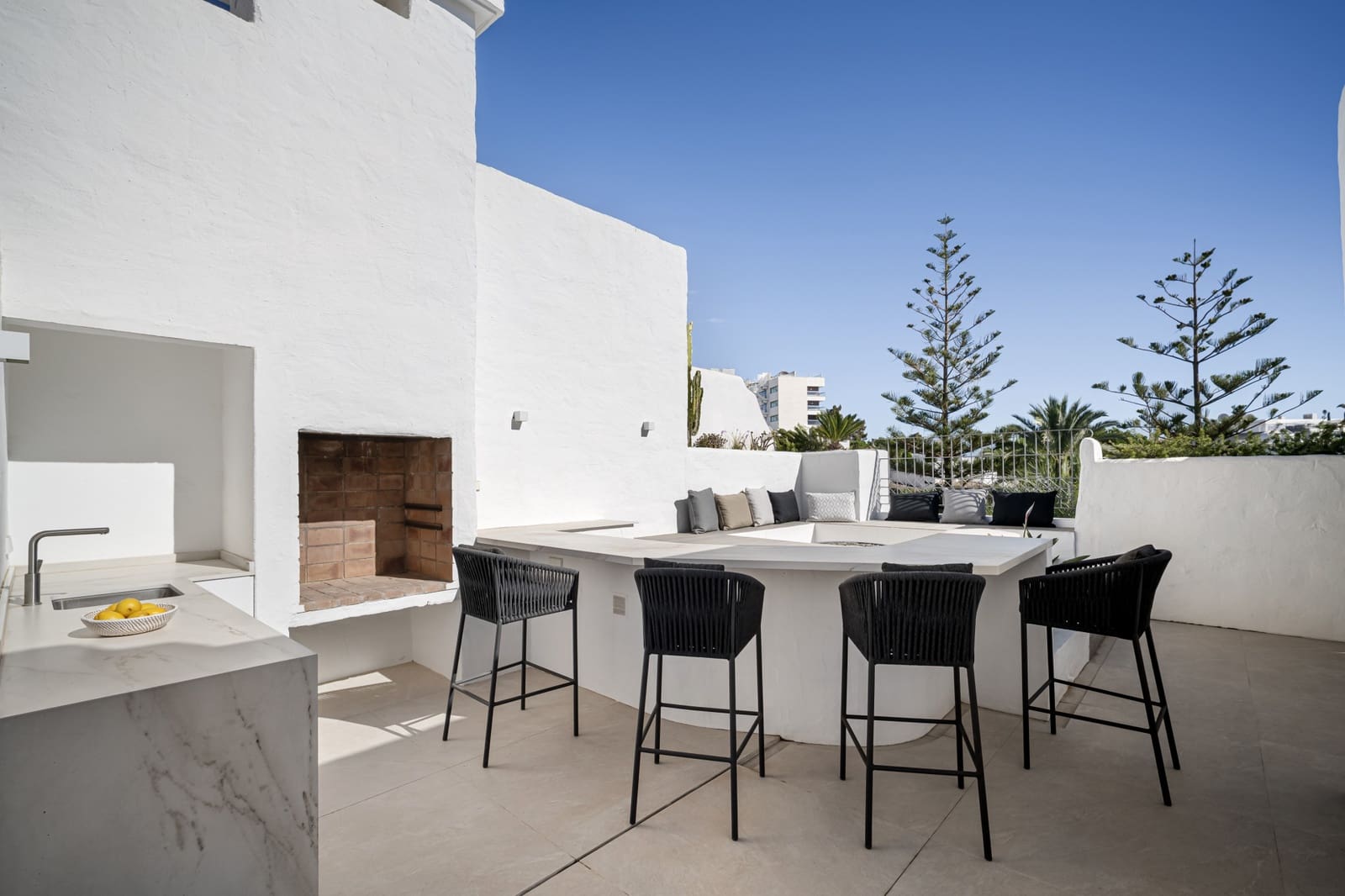 3 soverom Penthouse til salgs i Marbella med svømmebasseng garasje - € 3 750 000 (Ref: 9937900)