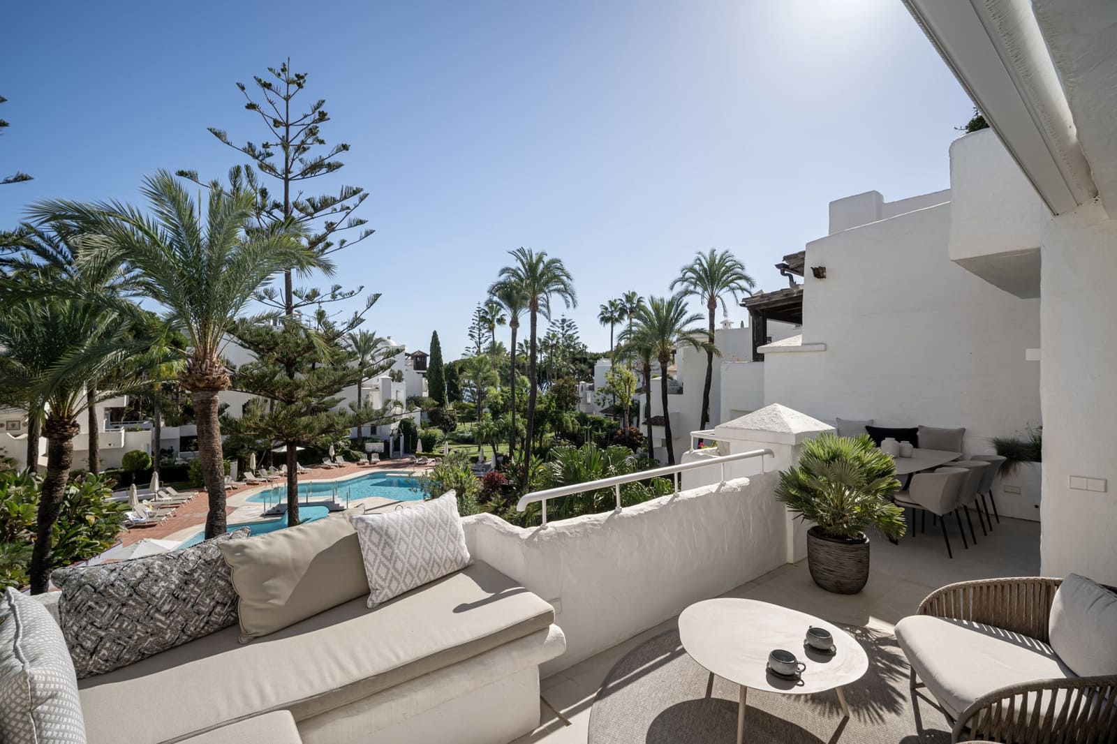 3 soverom Penthouse til salgs i Marbella med svømmebasseng garasje - € 3 750 000 (Ref: 9937900)