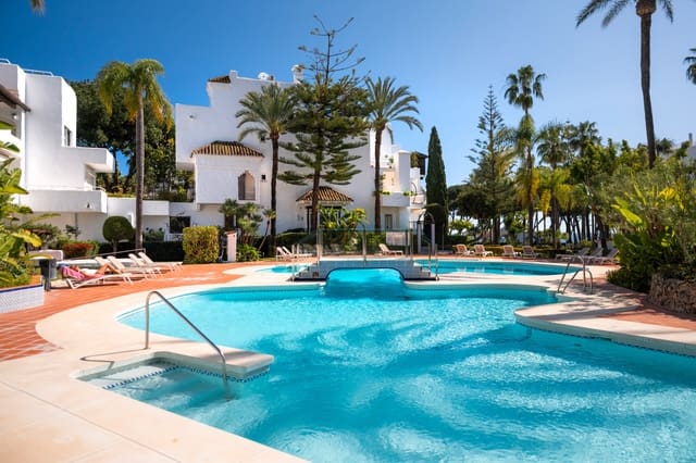 3 soverom Penthouse til salgs i Marbella med svømmebasseng garasje - € 3 750 000 (Ref: 9937900)