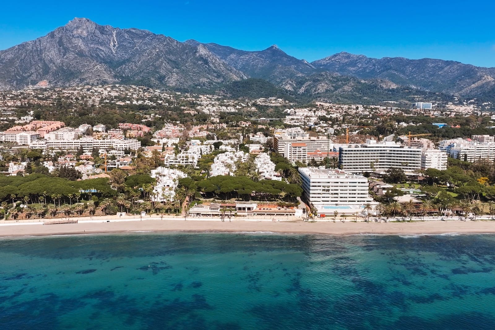 3 soverom Penthouse til salgs i Marbella med svømmebasseng garasje - € 3 750 000 (Ref: 9937900)