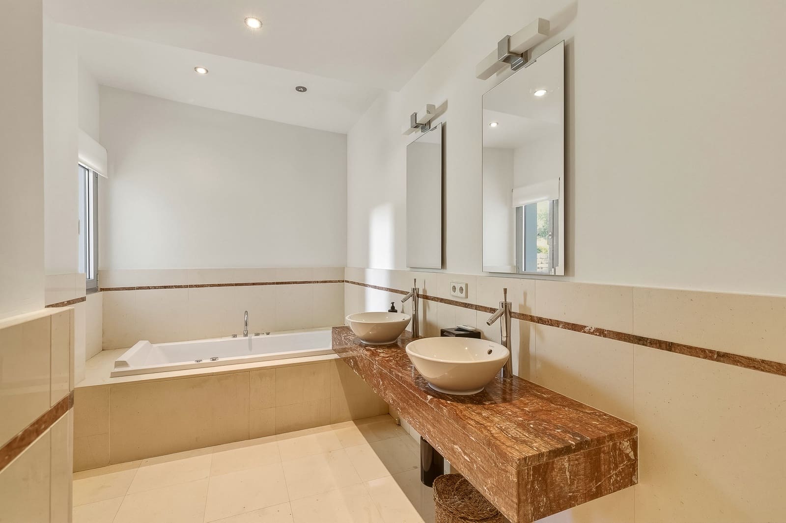 3 quarto Moradia Geminada para venda em Marbella com piscina garagem - 2 995 000 € (Ref: 9949496)