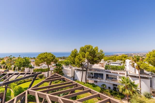 3 bedroom Semi-detached Villa for sale in Marbella with pool garage - € 2,995,000 (Ref: 9949496)