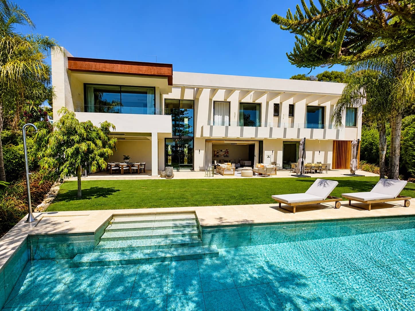 5 slaapkamer Villa te koop in Marbella met zwembad garage - € 7.300.000 (Ref: 9984645)