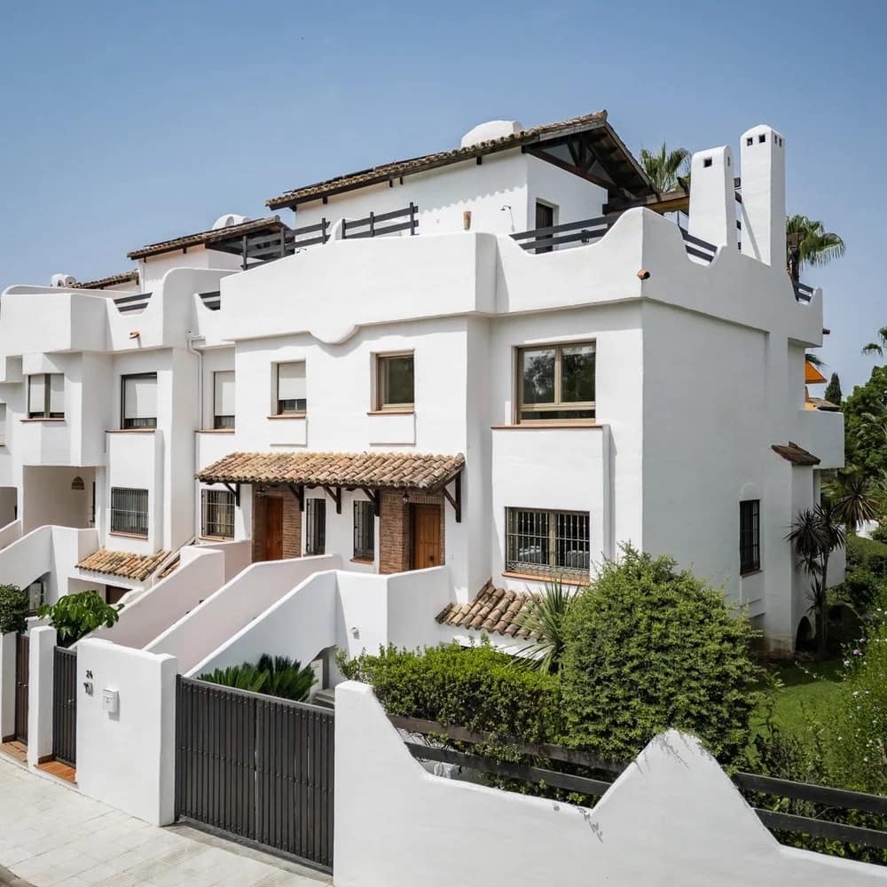 3 soverom Hus til salgs i Marbella med svømmebasseng garasje - € 1 395 000 (Ref: 9986608)