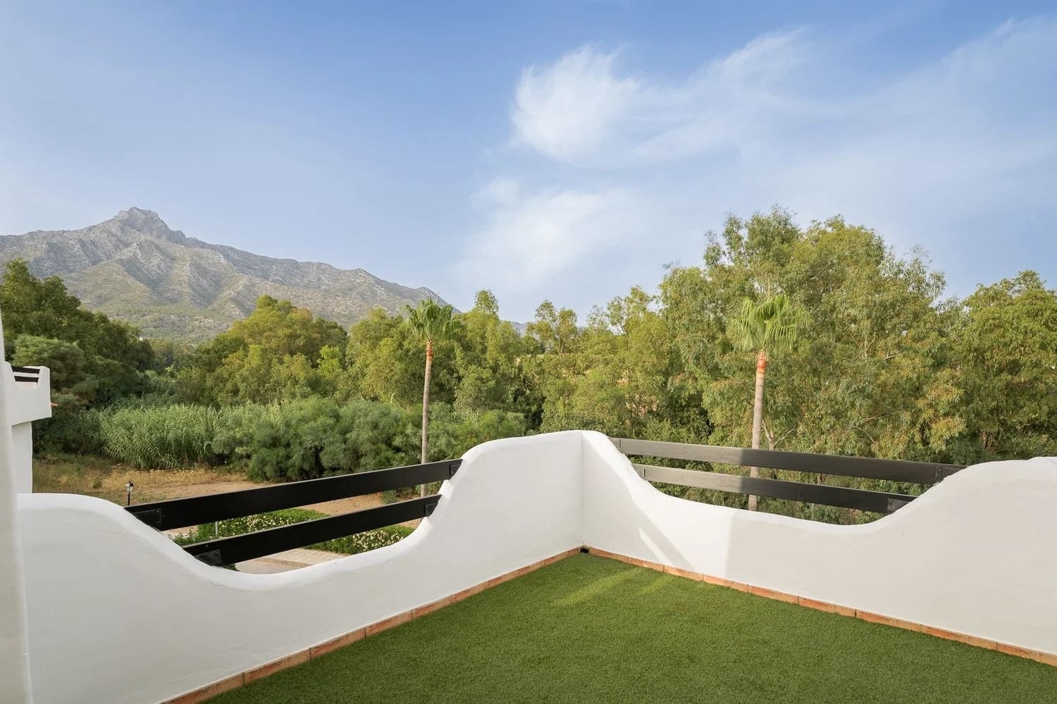 3 soverom Hus til salgs i Marbella med svømmebasseng garasje - € 1 395 000 (Ref: 9986608)