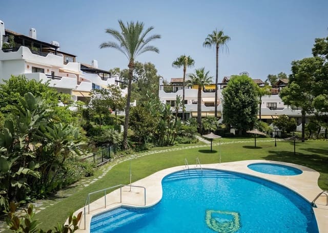 3 bedroom Townhouse for sale in Marbella with pool garage - € 1,395,000 (Ref: 9986608)