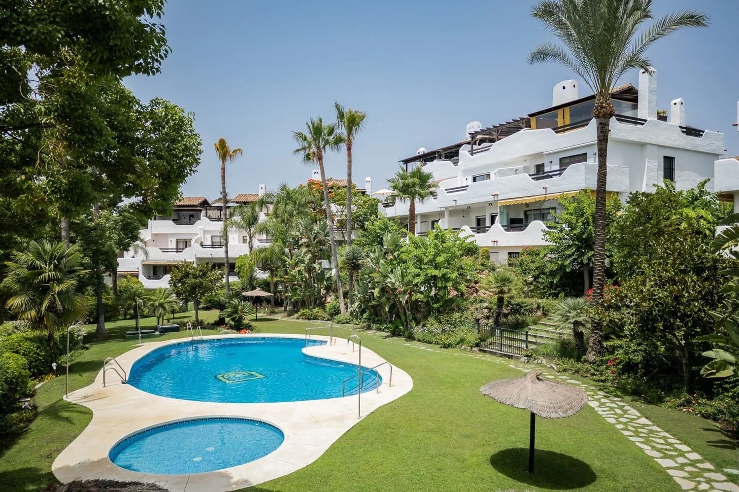 3 soverom Hus til salgs i Marbella med svømmebasseng garasje - € 1 395 000 (Ref: 9986608)