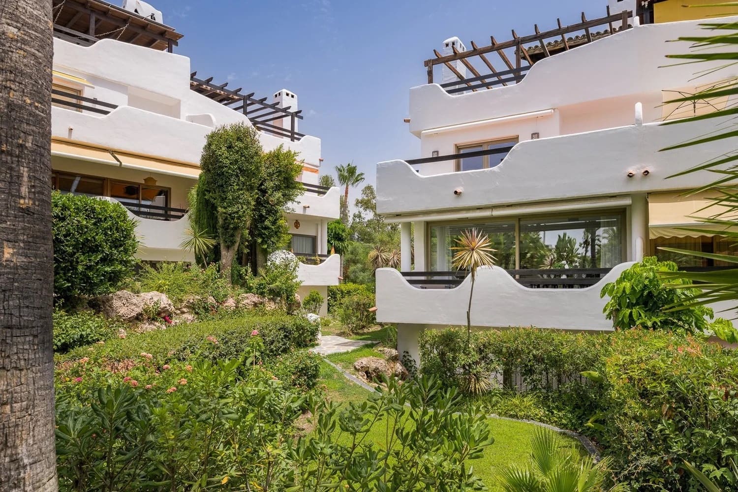 3 soverom Hus til salgs i Marbella med svømmebasseng garasje - € 1 395 000 (Ref: 9986608)