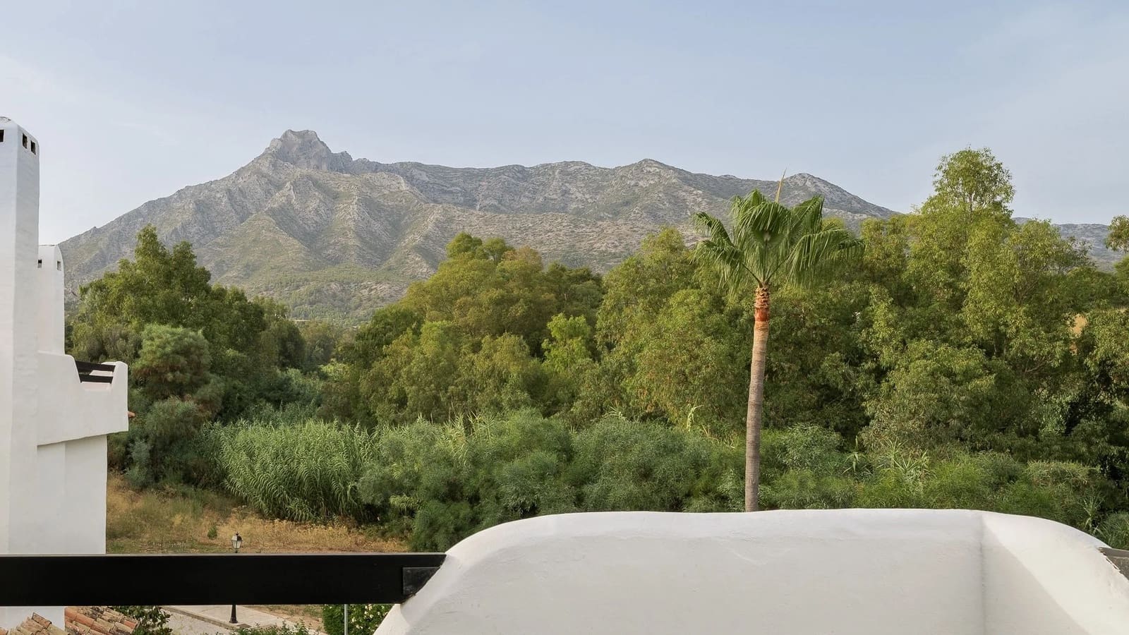3 soverom Hus til salgs i Marbella med svømmebasseng garasje - € 1 395 000 (Ref: 9986608)