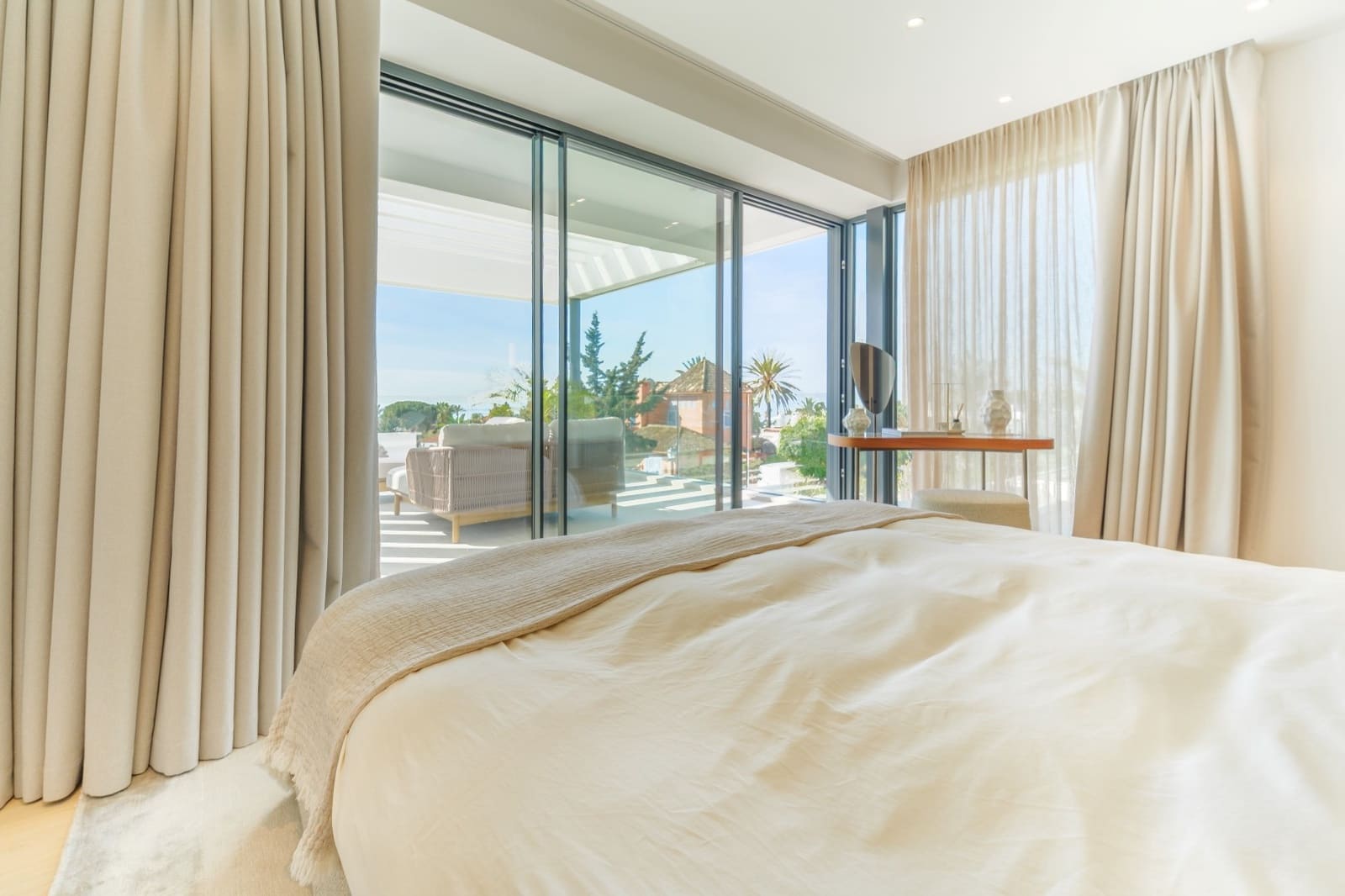 4 bedroom Villa for sale in Marbella with pool garage - € 3,750,000 (Ref: 9990442)