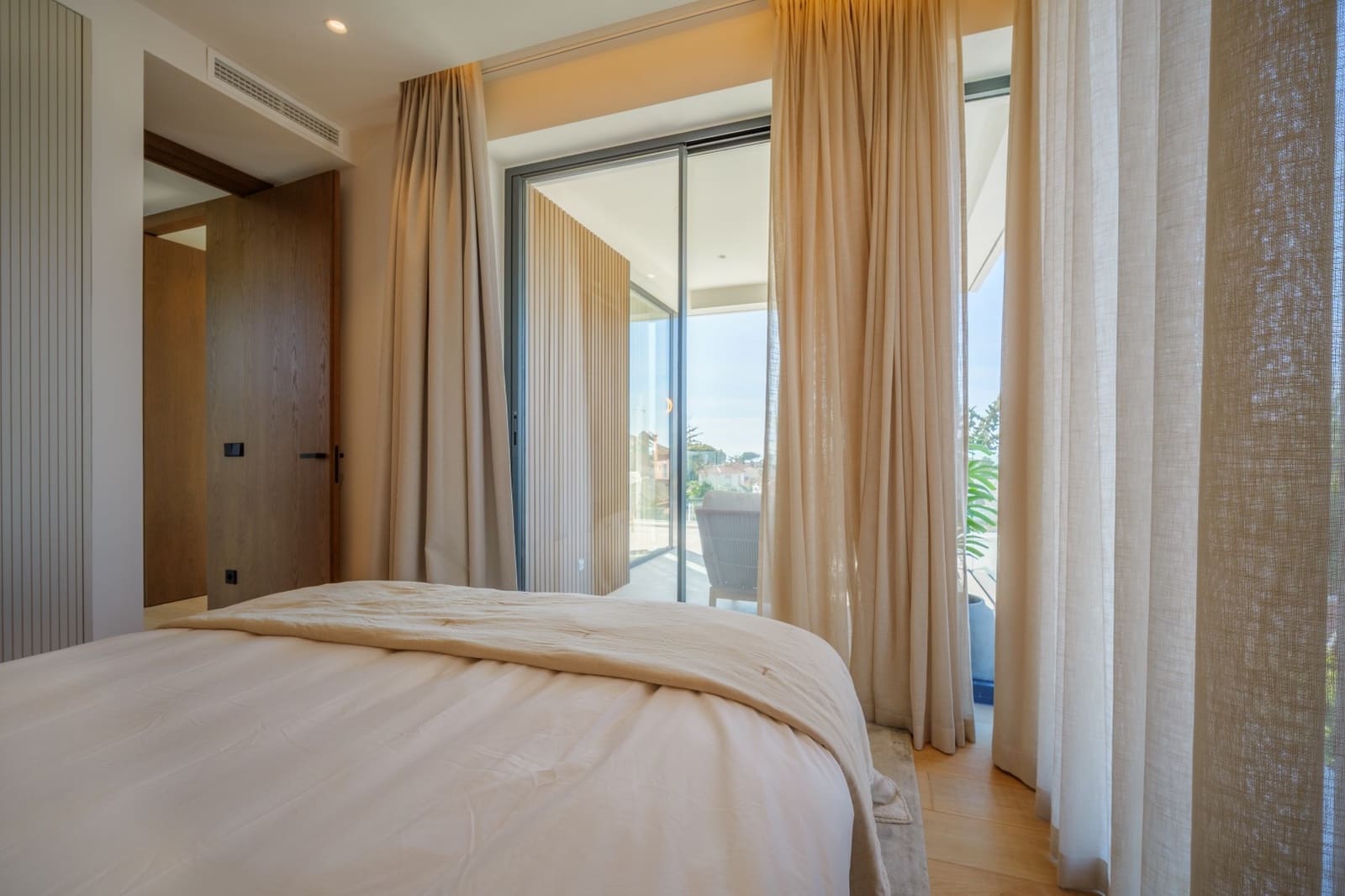 4 bedroom Villa for sale in Marbella with pool garage - € 3,750,000 (Ref: 9990442)