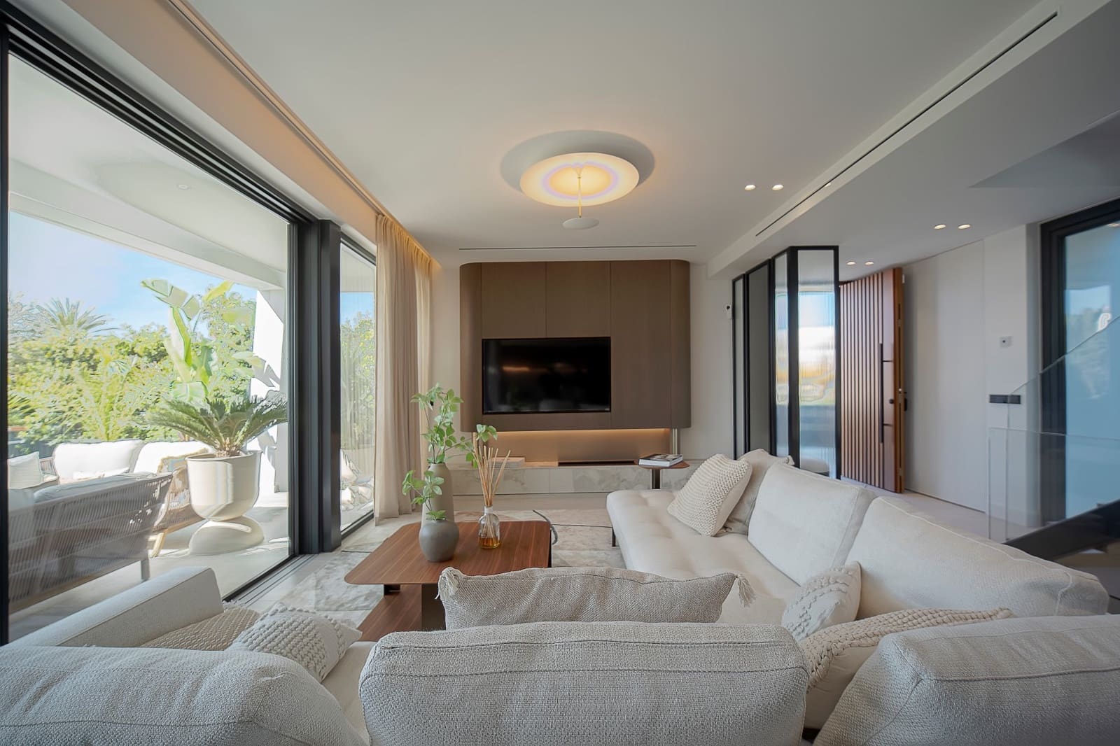 4 bedroom Villa for sale in Marbella with pool garage - € 3,750,000 (Ref: 9990442)