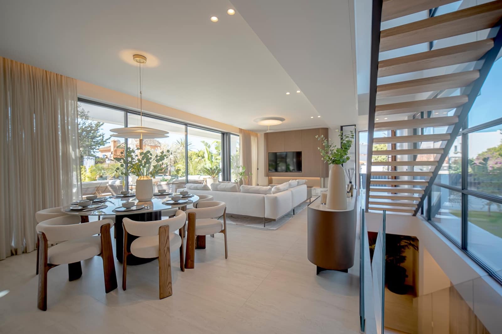 4 bedroom Villa for sale in Marbella with pool garage - € 3,750,000 (Ref: 9990442)