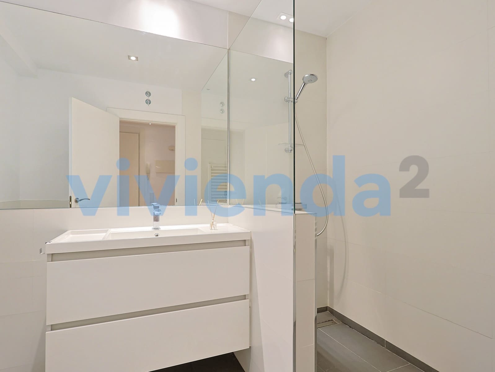2 quarto Apartamento para arrendar em Madrid cidade - 2 200 € (Ref: 10005226)