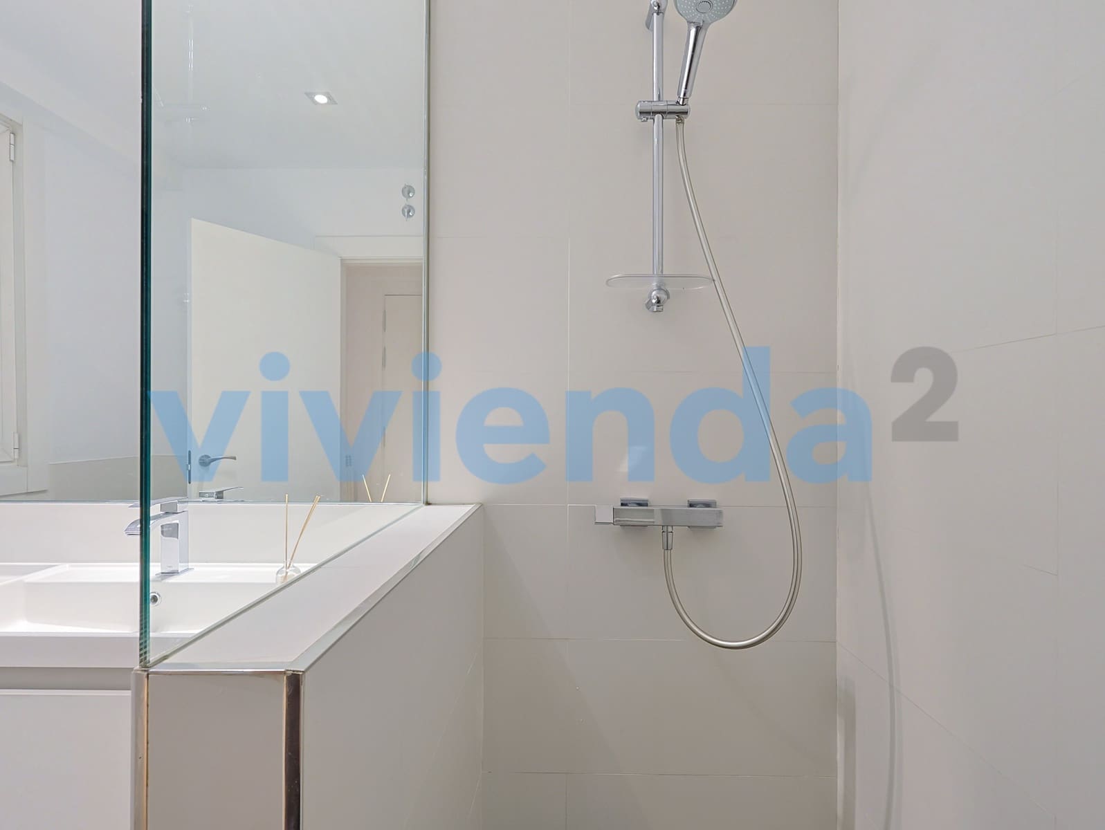 2 quarto Apartamento para arrendar em Madrid cidade - 2 200 € (Ref: 10005226)
