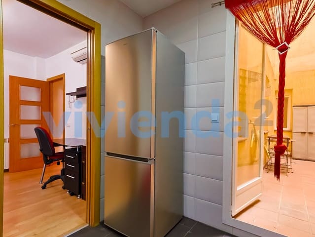 Appartement de 2 chambres à louer à Embajadores, Madrid ville - 2 250 € (Ref: 10012952)