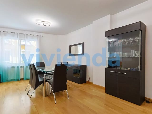 Appartement de 2 chambres à louer à Embajadores, Madrid ville - 2 250 € (Ref: 10012952)