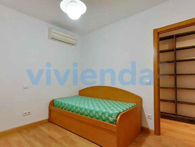 Appartement de 2 chambres à louer à Embajadores, Madrid ville - 2 250 € (Ref: 10012952)