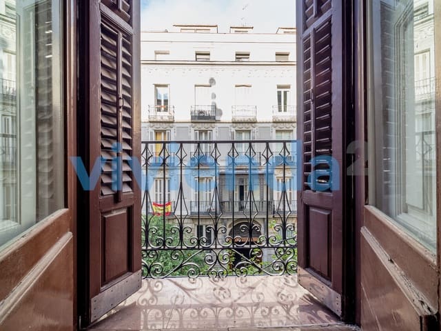Piso de 6 habitaciones en Palacio, Madrid ciudad en alquiler con garaje - 4.000 € (Ref: 10022111)
