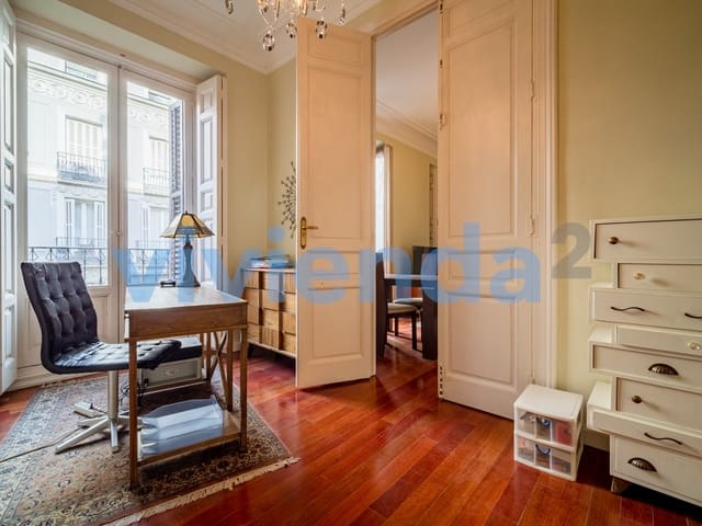 Piso de 6 habitaciones en Palacio, Madrid ciudad en alquiler con garaje - 4.000 € (Ref: 10022111)