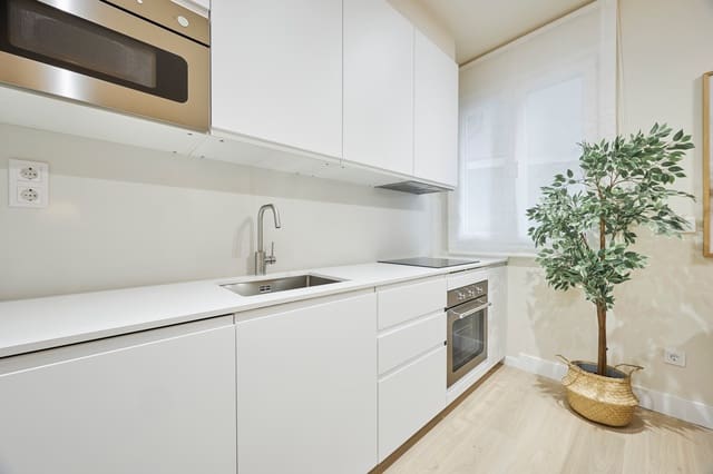 3 makuuhuone Asunto vuokrattavana paikassa Universidad, Madrid kaupunki - 2 395 € (Ref: 10031596)