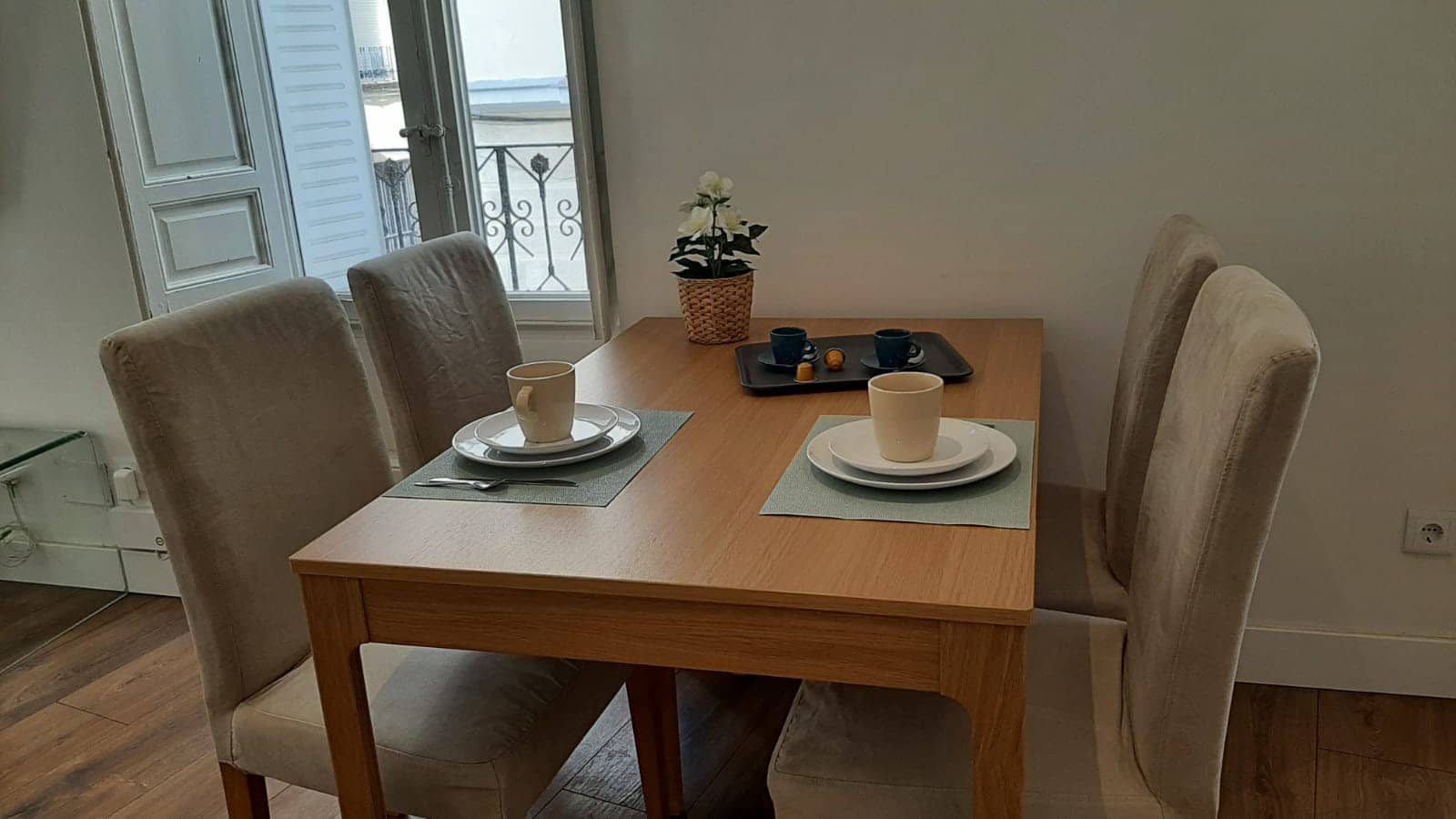 2 slaapkamer Flat te huur in Madrid stad - € 1.850 (Ref: 10031597)