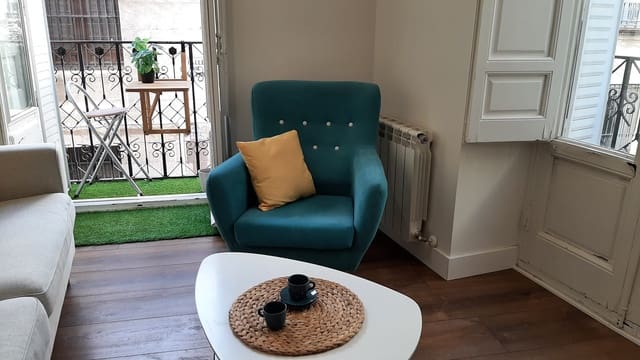 2 slaapkamer Flat te huur in Universidad, Madrid stad - € 1.850 (Ref: 10031597)