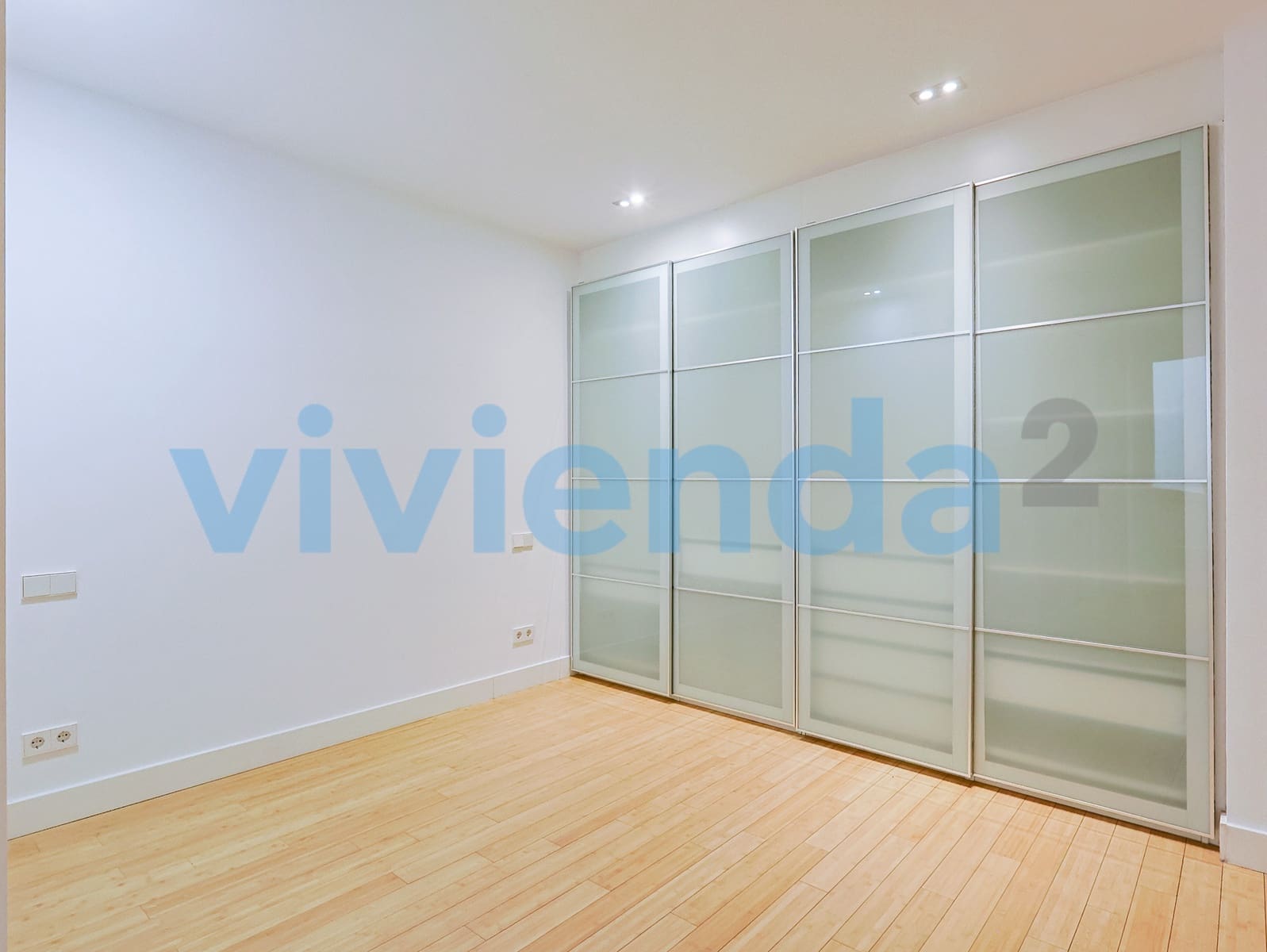 2 slaapkamer Flat te huur in Madrid stad - € 2.000 (Ref: 10048900)
