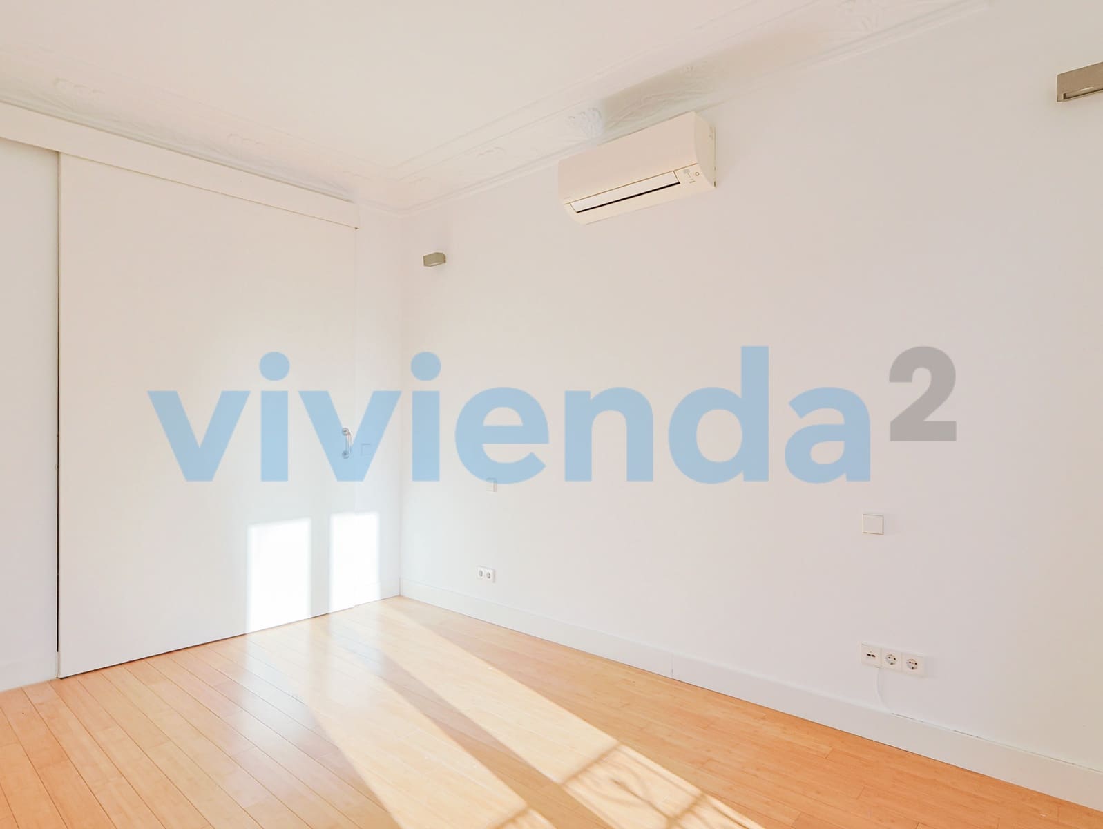 2 slaapkamer Flat te huur in Madrid stad - € 2.000 (Ref: 10048900)