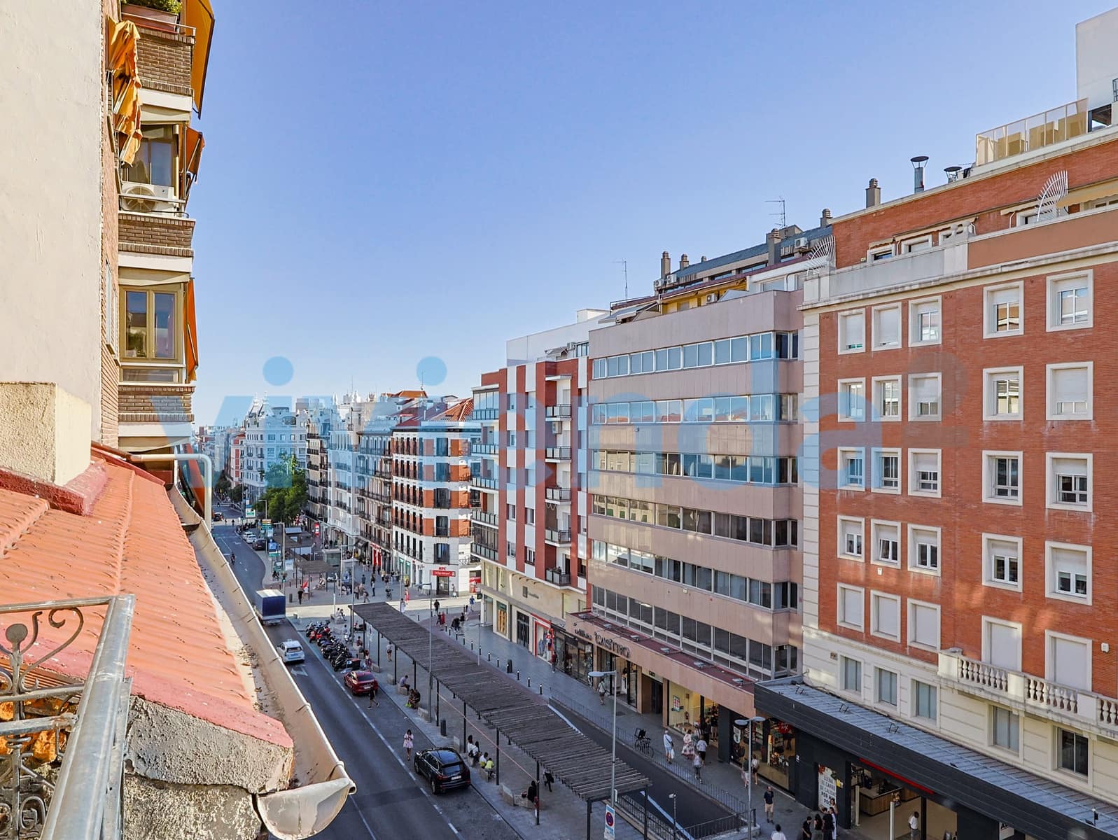 2 slaapkamer Flat te huur in Madrid stad - € 2.000 (Ref: 10048900)