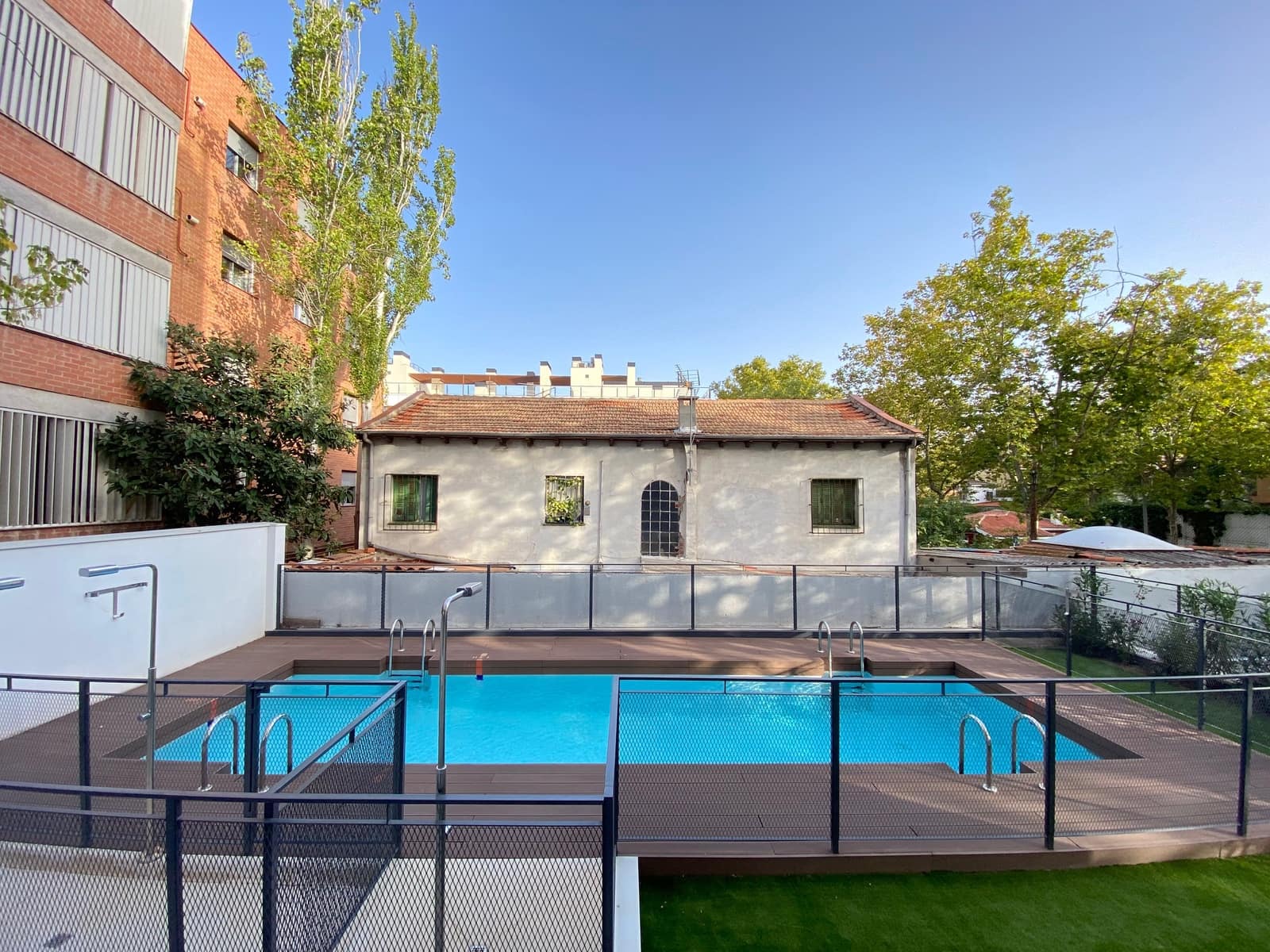 1 bedroom Flat for rent in Madrid city with pool garage - € 1,700 (Ref: 10054863)