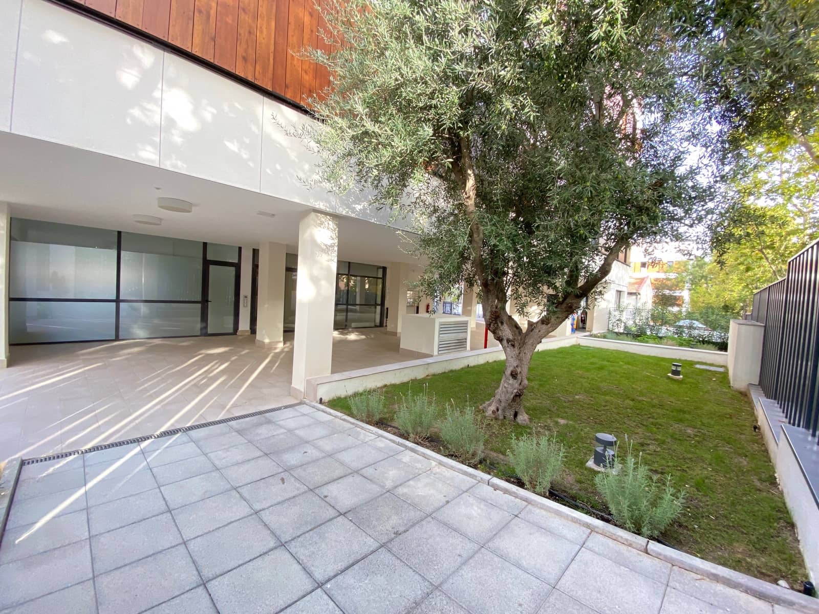 1 bedroom Flat for rent in Madrid city with pool garage - € 1,700 (Ref: 10054863)